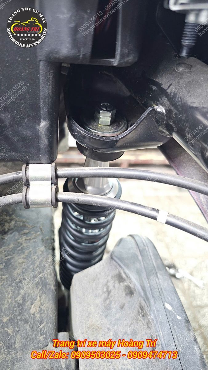 Phần đầu phuộc được lắp đặt chắc chắn, đúng chuẩn zin của xe Piaggio Liberty