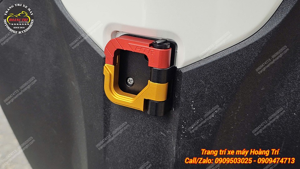 Móc treo đồ nhôm CNC được trang bị thay cho móc treo zin trên bản độ kiểng Sh Mode 2015