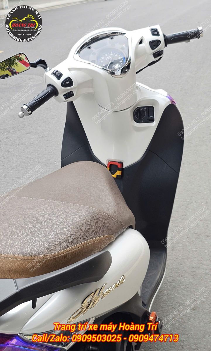 Những khuyết điểm trên xe được che đi, thay vào đó là vẻ ngoài tươi mới nhờ decal ngọc trai