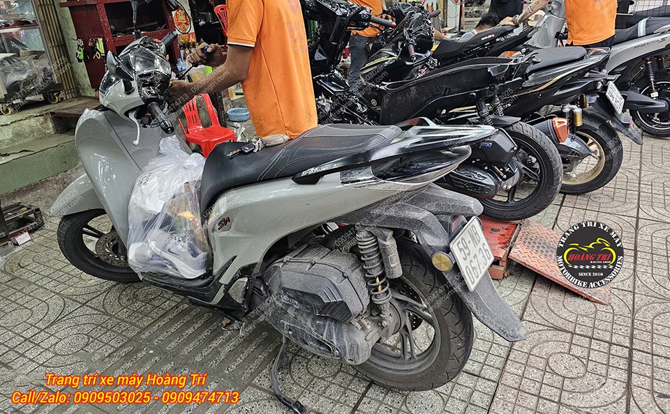 Chiếc SH 2020 CBS vừa ghé shop để nâng cấp cụm đèn pha bi cầu T500