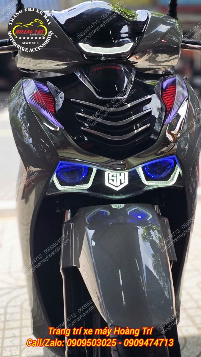 Anh khách còn kết hợp thêm LED Audi giúp tổng thể xe nổi bật và thu hút hơn