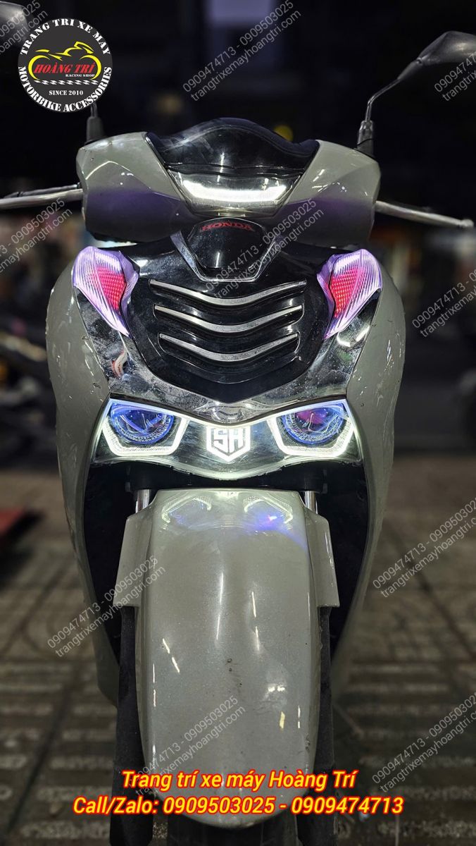 Chế độ demi nhiều màu sắc giúp phần đầu xe trở nên ấn tượng và bắt mắt