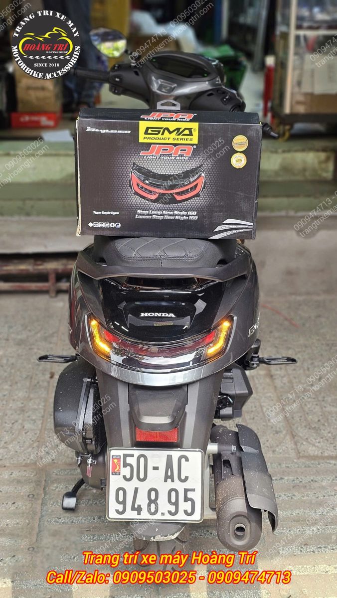 Ánh sáng xi nhan ở mức vừa phải, đáp ứng đúng nhu cầu di chuyển thông thường