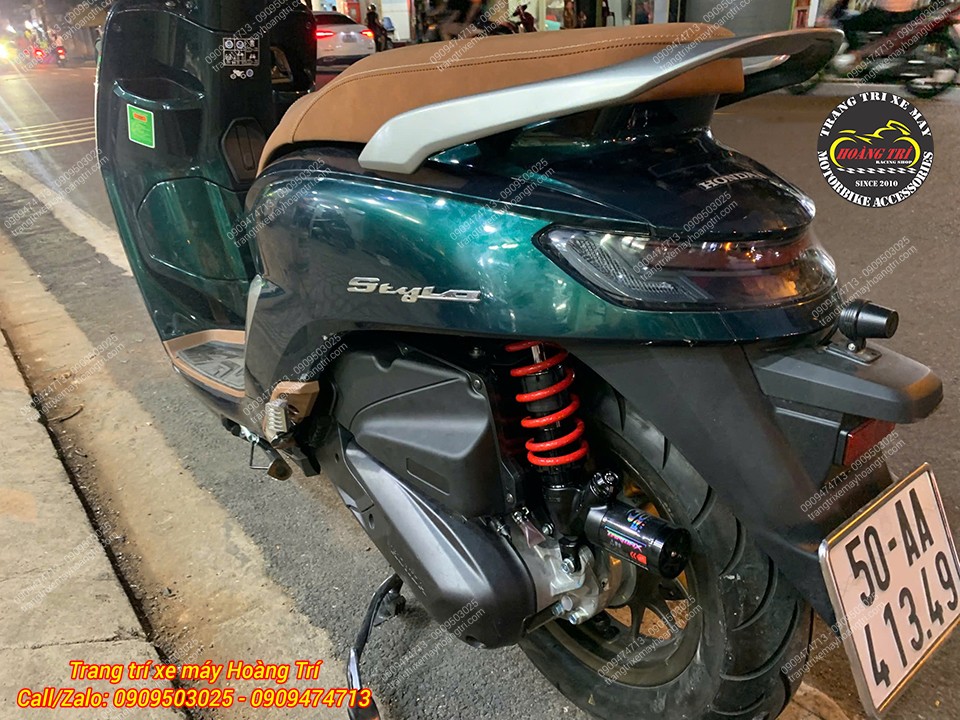 Khi kết hợp hai món này, phần phuộc sau được khoe trọn vẹn và cực kỳ nổi bật