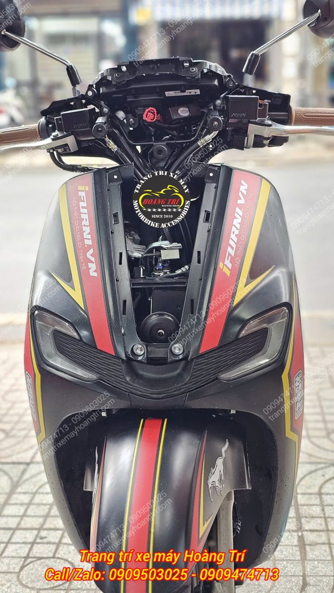 Chiếc Stylo 160 vừa được mang đến Hoàng Trí Shop để gắn thêm mạch tắt mở đèn pha