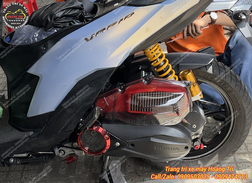 Chiếc pô e trong suốt vừa được lắp đặt cho Vario 125 2024
