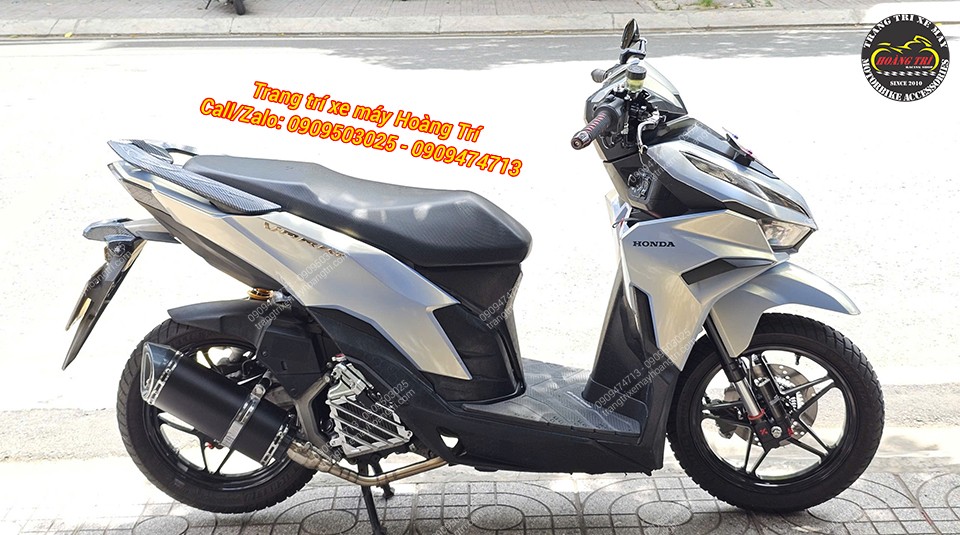 Phía bên phải xe được nâng cấp thêm cây pô kiểu cực kỳ hầm hố