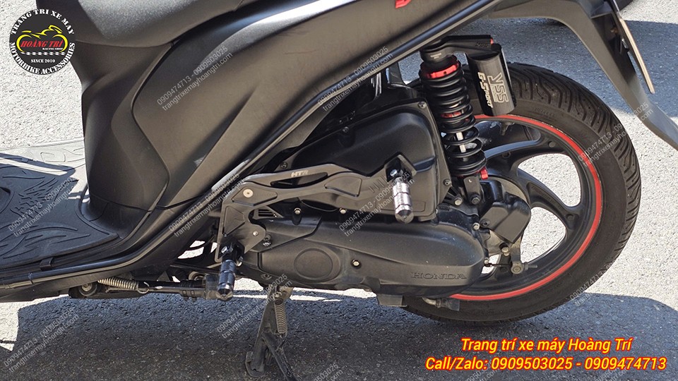 Gác chân Family HTR được lắp cùng phuộc sau YSS tạo nên bộ đôi hỗ trợ hoàn hảo cho Vision