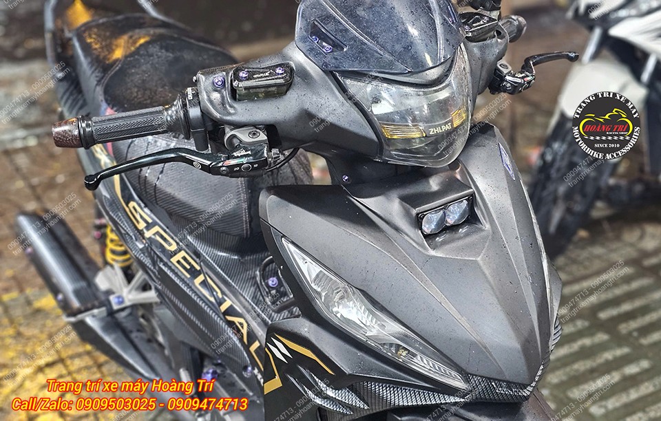 Trong hình là chiếc Wave RSX được trang bị gọn gàng đèn Aozoom Extra 2