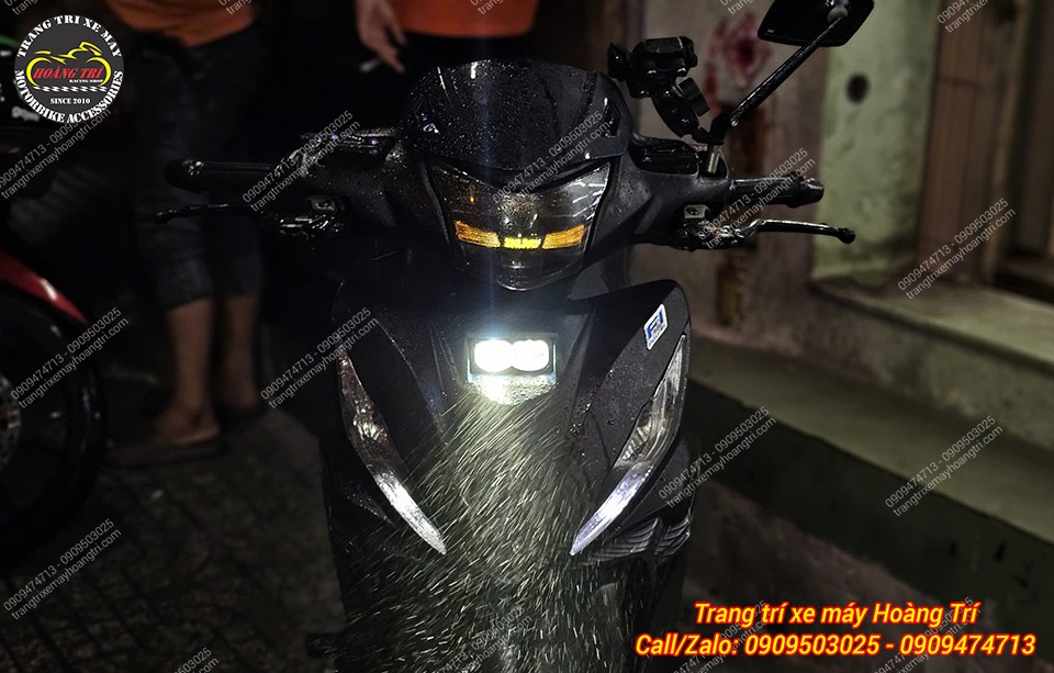 Anh khách còn nâng cấp thêm đèn pha LED Zhi.Pat 2 tầng cho xe