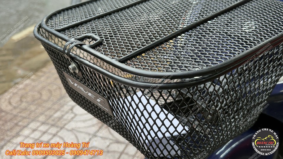 Phần móc phía trước giúp giữ nắp đậy cố định, tránh bung ra khi xe đang chạy