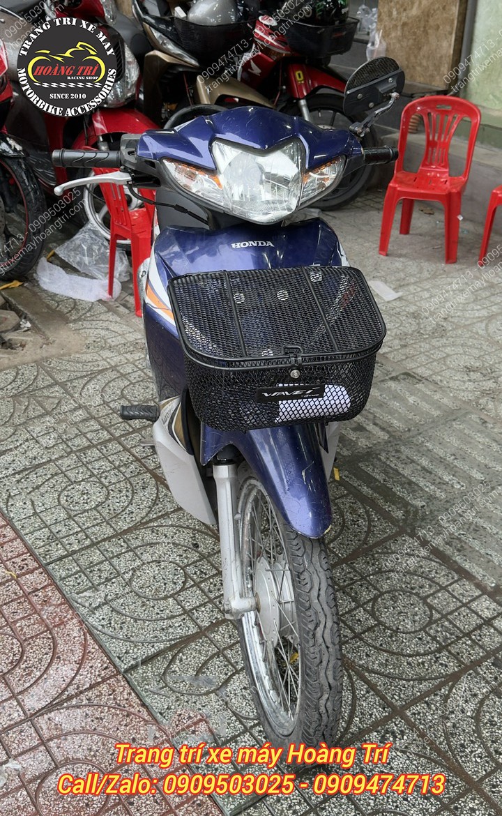 Hãy nâng cấp ngay để cảm nhận sự tiện lợi mà rổ trước có nắp mang lại cho chiếc Wave của bạn