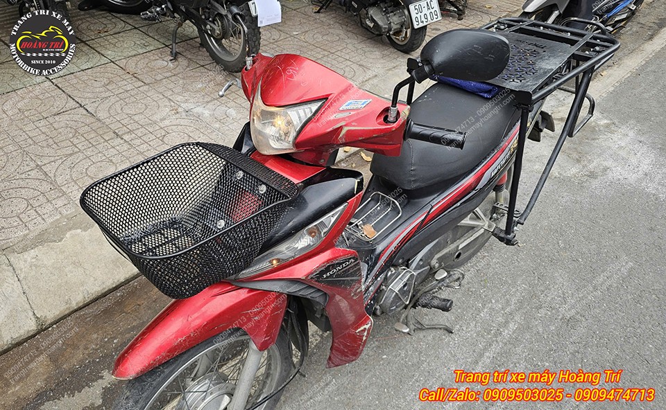 Cần khoan 3 lỗ trên phần mặt nạ để cố định chắc chắn rổ trước Wave RSX