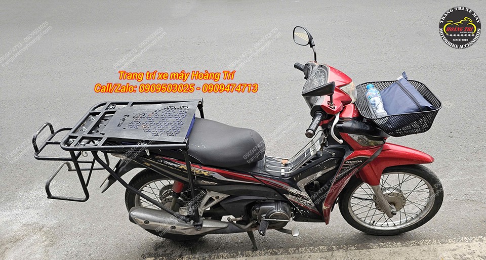 Vì vậy, rổ trước Wave RSX trở thành trợ thủ đắc lực cho những ngày mưa hoặc khi di chuyển xa