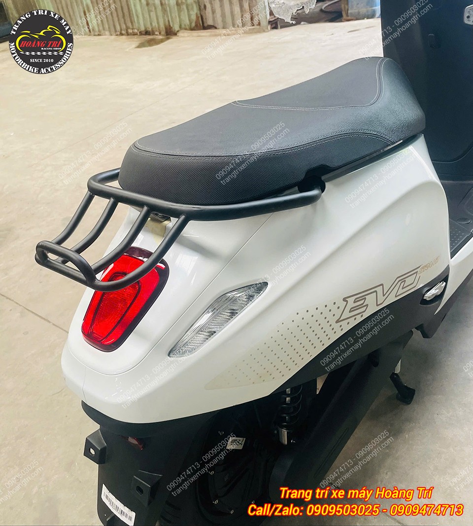 Sau khi hoàn tất lắp đặt cho xe EVO Grand, anh em có thể gắn thêm túi treo tiện dụng tại vị trí này