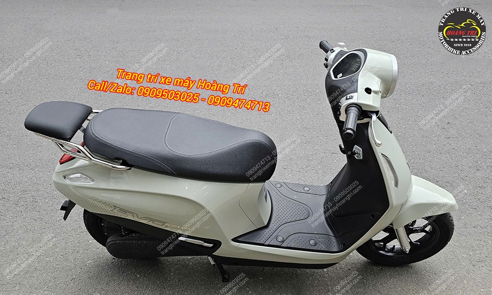 Nếu không muốn gắn thêm nệm yên, bạn có thể lựa chọn lắp thùng sau để tiện dụng hơn