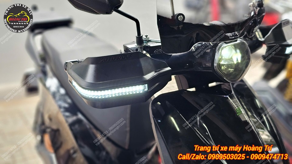 Bảo vệ tay lái Motowolf tích hợp sẵn đèn demi và xi nhan