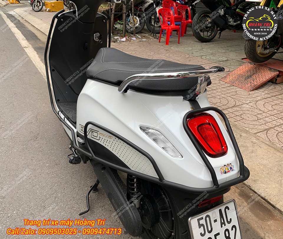 Khung bảo vệ được phủ sơn tĩnh điện giúp giữ màu bền và hạn chế gỉ sét theo thời gian