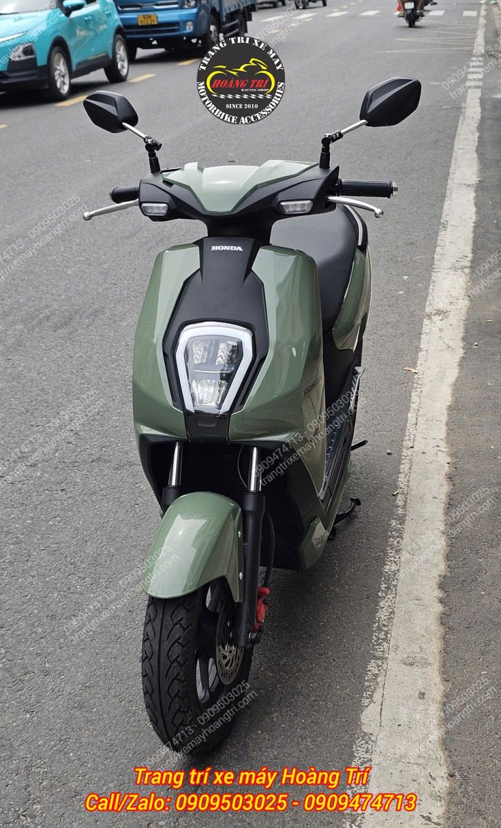 Mẫu kính giả zin được chế tác tinh tế, góp phần làm xe trông hiện đại hơn