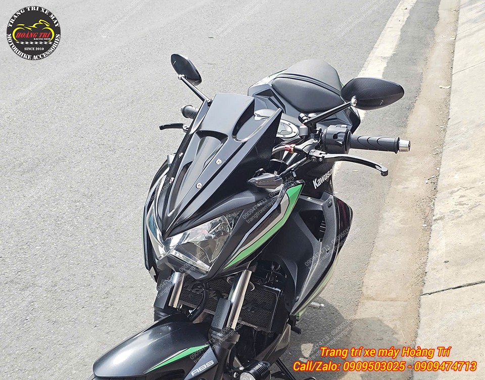Kính sò lớn màu đen được lắp cho chiếc Kawasaki Z800 để trang trí cho xe