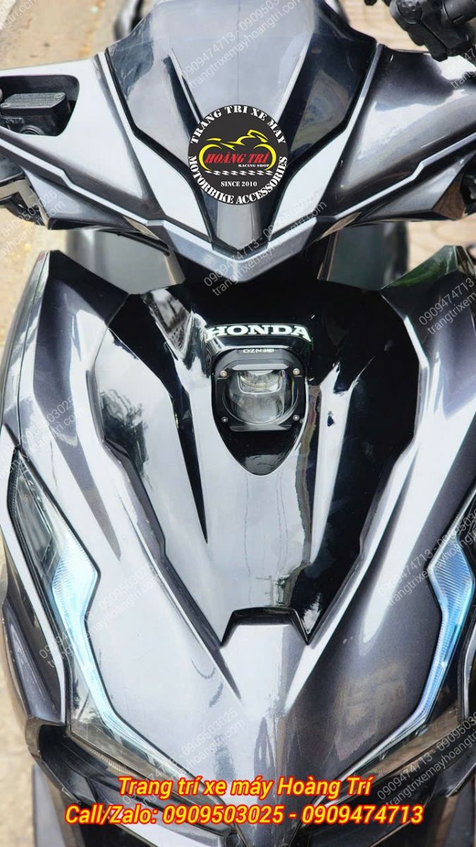 Trong ảnh là mẫu đèn trợ sáng CX80 thuộc thương hiệu Kenzo