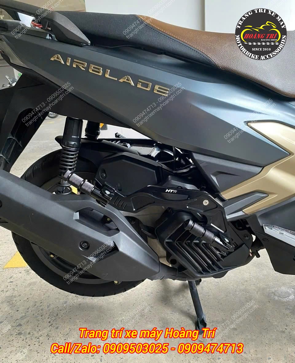 Gác chân phụ HTR được trang bị trên Airblade, khách Thủ Đức tự lắp tại nhà, lên xe chắc chắn và thẩm mỹ