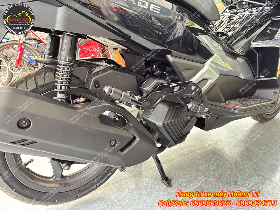 Khách Đăk Lăk tự trang bị gác chân HTR, sản phẩm khi lên Airblade chắc chắn, hỗ trợ tốt khi chở người sau