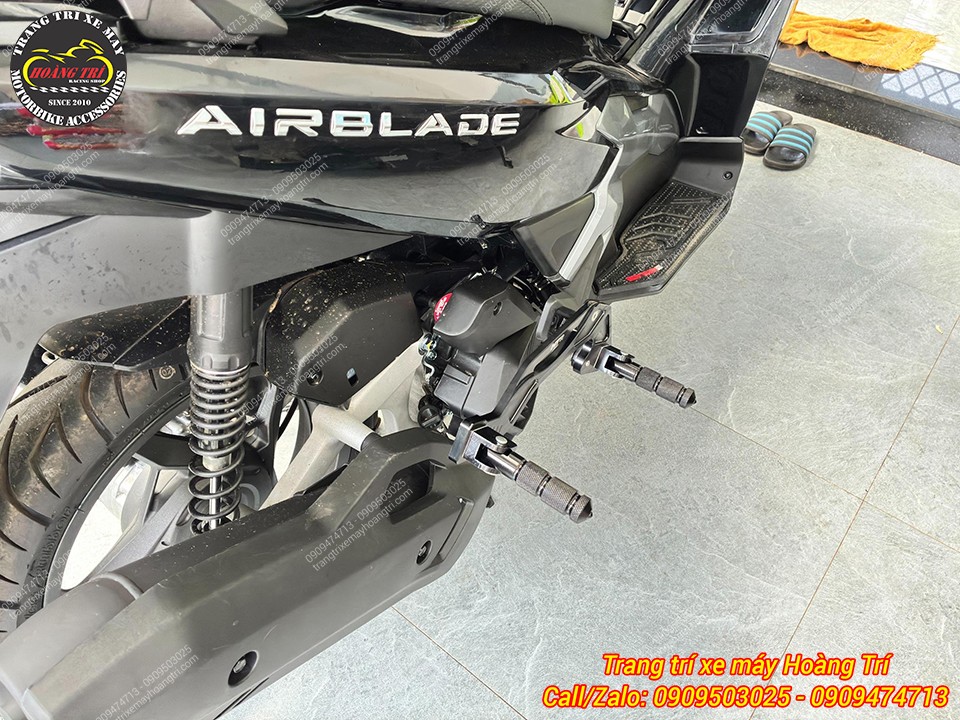 Khách hoàn thiện bộ gác chân phụ HTR Airblade với đường nét tinh tế cùng chức năng tiện lợi