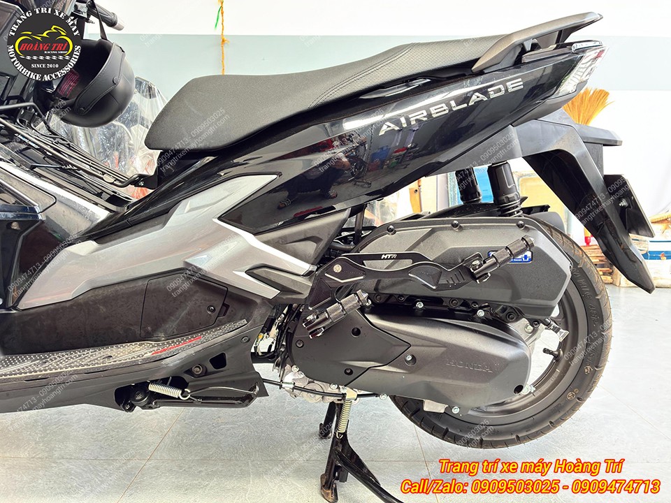 Gác chân phụ HTR được lắp đúng vị trí gác chân zin, không cần chế cháo, phù hợp hoàn hảo tự lắp tại nhà