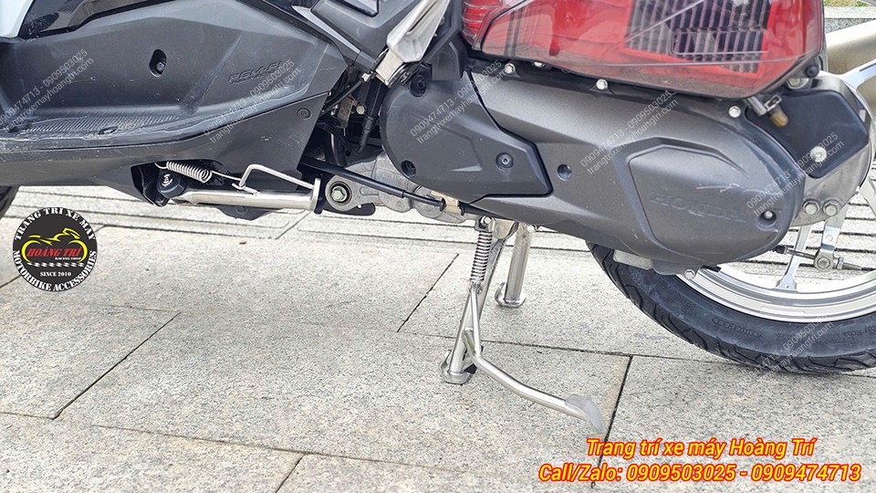 Cả hai phụ kiện đồng bộ với nhau, tạo nên sự tinh tế trong cách phối màu