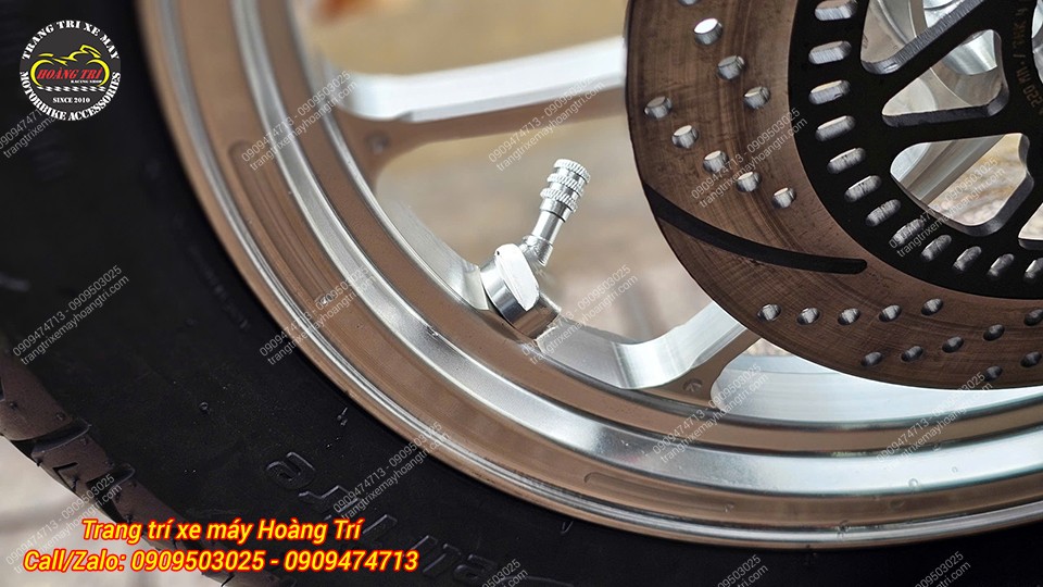 Hình ảnh cận cảnh van vòi X1R sáng bóng, phù hợp hoàn hảo với mâm BST màu chrome