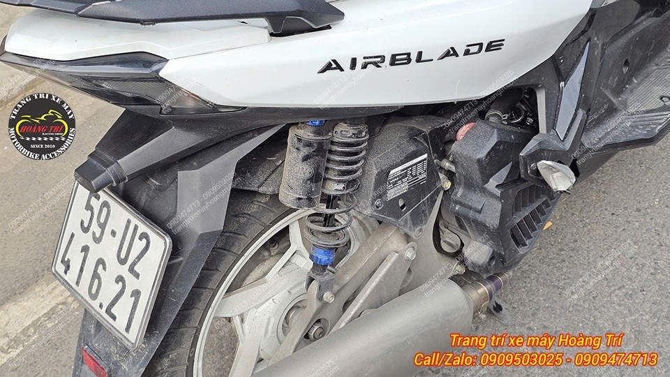 Cặp phuộc sau của xe cũng được anh khách thay bằng phuộc Nitron trước đó