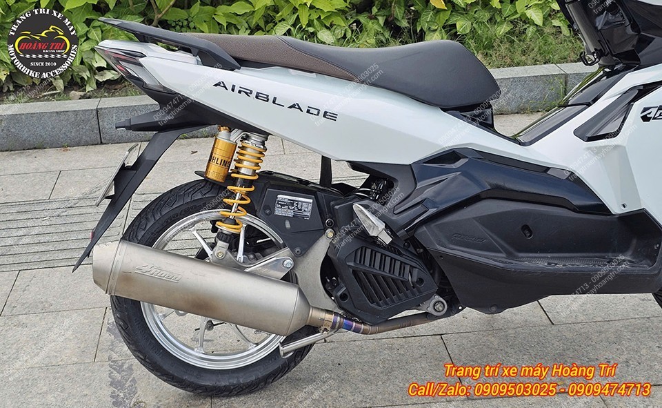 Phuộc Ohlins kết hợp cùng mâm BST Racing OZ-831 tạo nên sự tương phản tinh tế