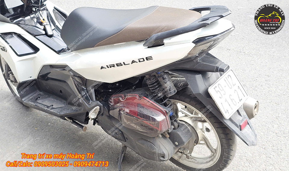 Không chỉ riêng phần dàn chân, anh khách còn trang bị thêm một số món độ kiểng khác