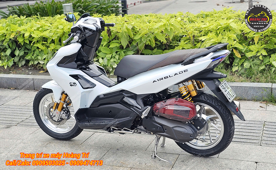 Phong cách tổng thể vừa tinh tế, vừa cá tính - hoàn hảo cho những chuyến dạo phố