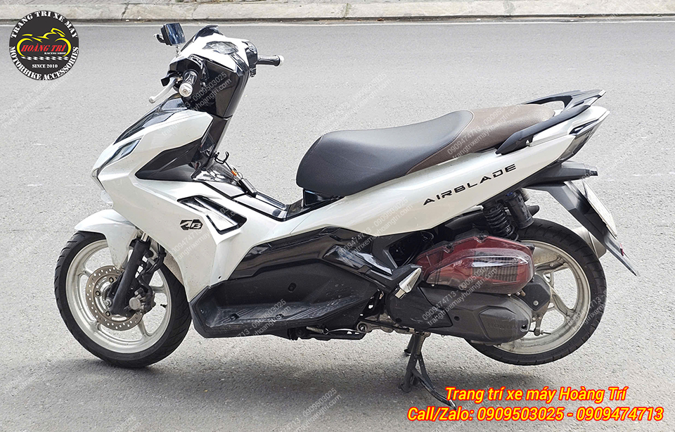 Dễ nhận thấy nhất là bộ pô e trong suốt đi cùng lọc gió Koso chính hãng tông đỏ nổi bật