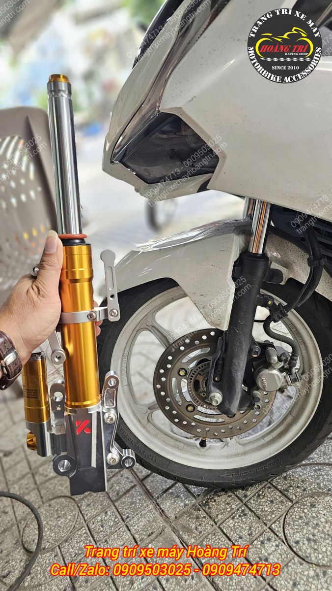 Anh khách đã chọn phuộc trước Kingham để thay thế cho phuộc zin