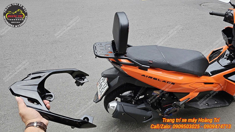 Phần cản sau zin được thay thế bằng tựa lưng bật gập HTR, tăng độ tiện dụng và an toàn khi di chuyển