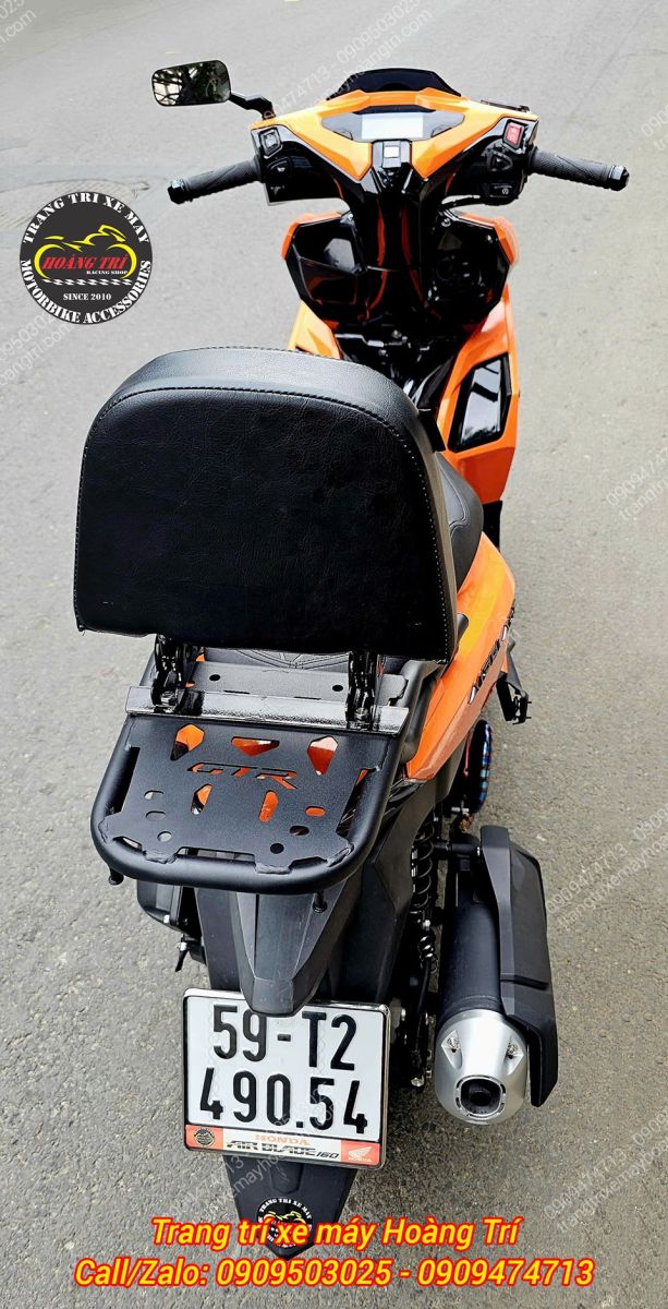 Tựa lưng bật gập có thiết kế nhỏ gọn, kết hợp pát HTR chắc chắn, không rung khi chạy tốc độ cao