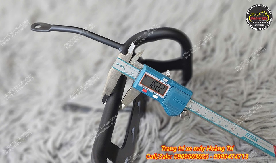 Đo đường kính khung baga CT 125 KTC bằng thước điện tử, đạt khoảng 16mm tiêu chuẩn