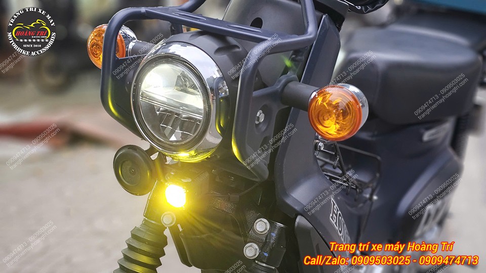 Đèn sở hữu 2 chế độ cùng 2 tông màu hỗ trợ tốt trên mọi cung đường