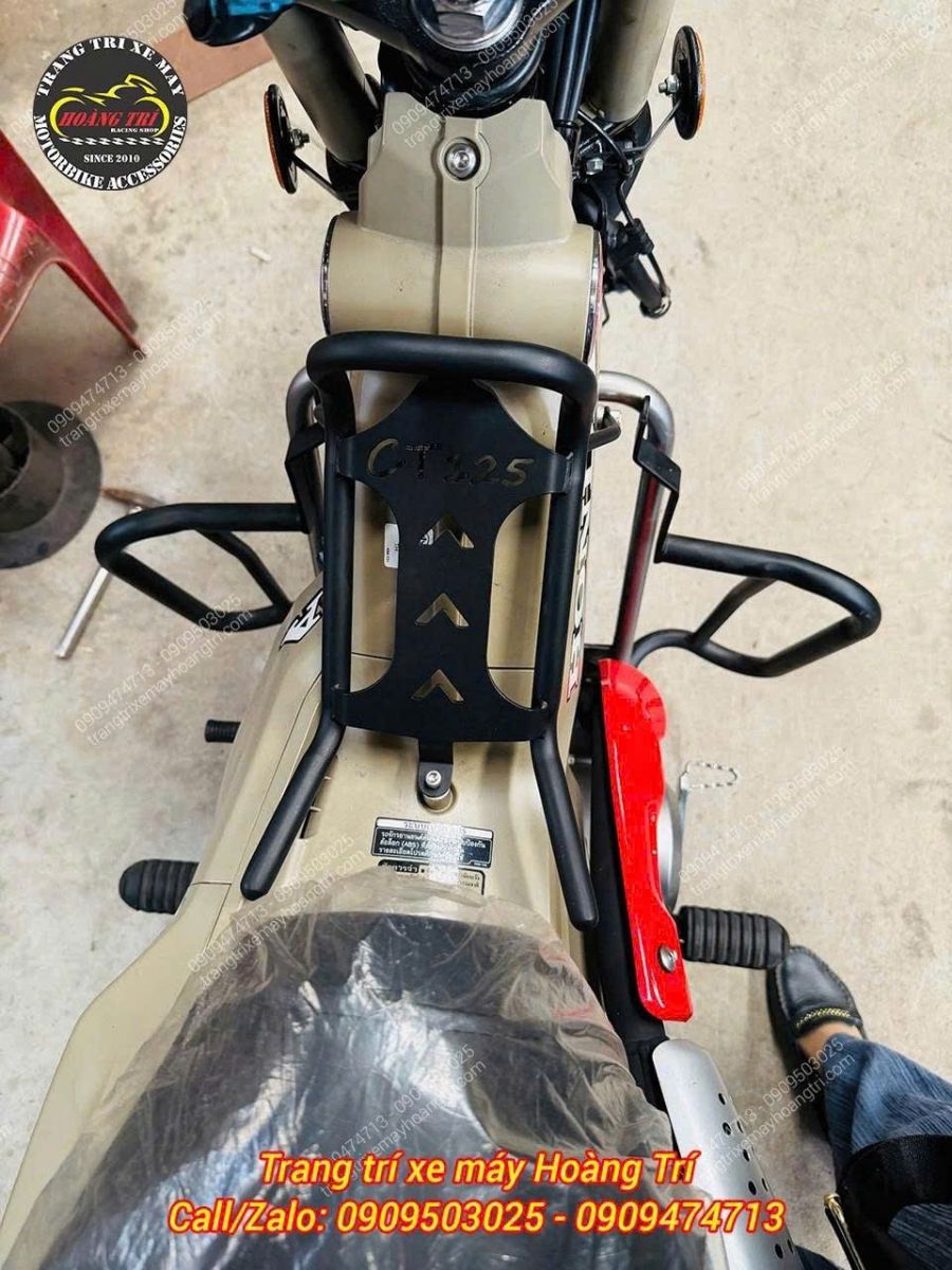 Anh khách còn nâng cấp cùng với baga giữa KTC mang đến vẻ đẹp đồng bộ hiệu quả cho CT 125