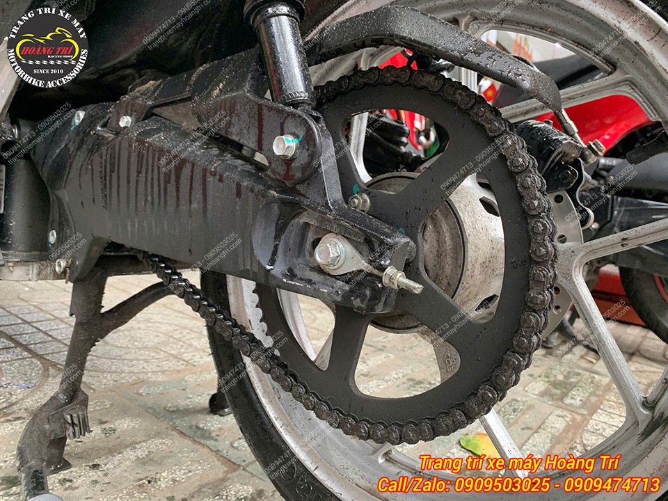 Khoảng trống ở phần sên khi chưa lắp che sên LBS cho Quantum S2