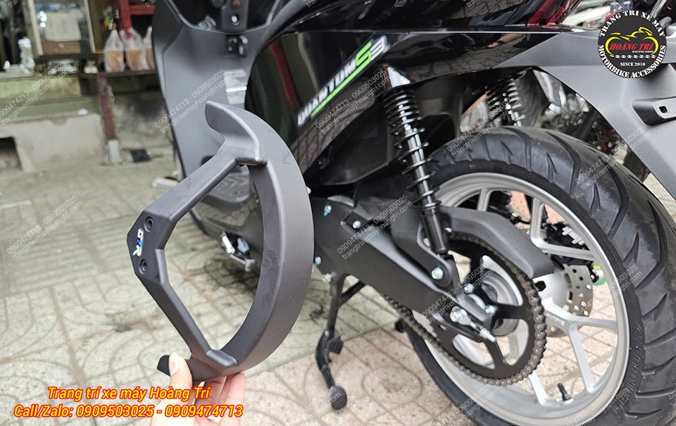 Trên tay món phụ kiện nhỏ gọn nhưng cực tiện ích cho xe, chất liệu nhựa bền bỉ chống chịu tốt