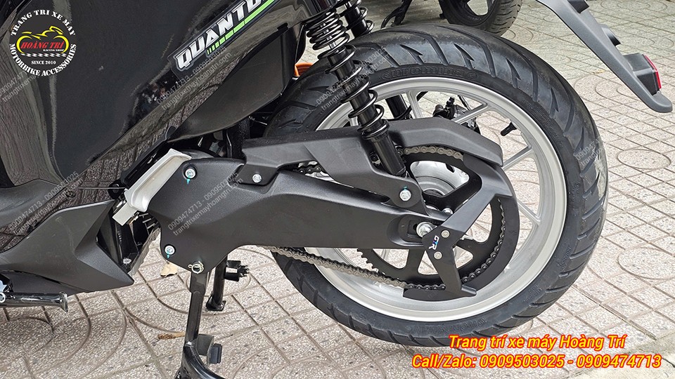 Che sên giúp hạn chế đất cát văng vào nhông sên dĩa, giữ vệ sinh và tăng tuổi thọ cho phụ kiện