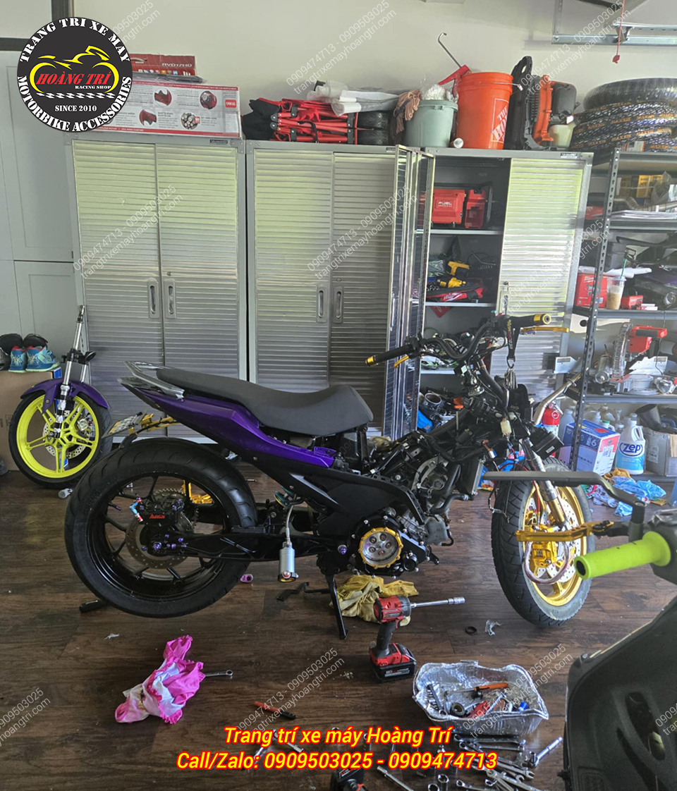 Nhân vật chính của shop sở hữu tông tím nổi bật giữa xứ sở cờ hoa