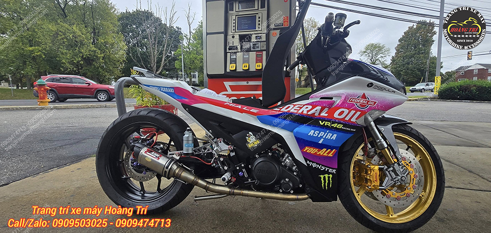 Ngoài ra anh còn sở hữu thêm một chiếc khác cũng đặt phụ kiện tại Hoàng Trí Shop