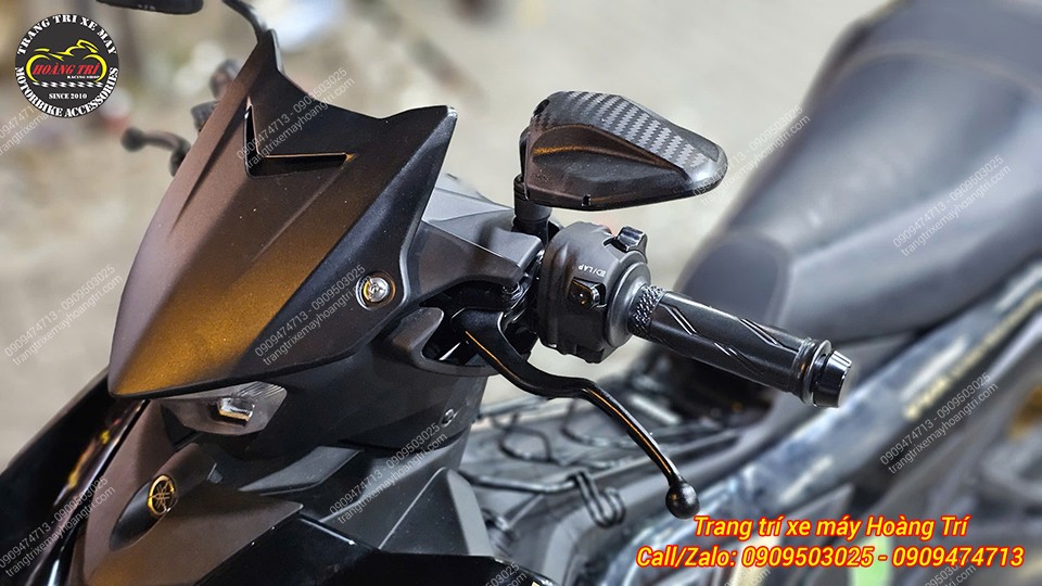 Cùm công tắc bên trái Domino chính hãng có sẵn nút passing tiện lợi cho việc đá đèn xin đường