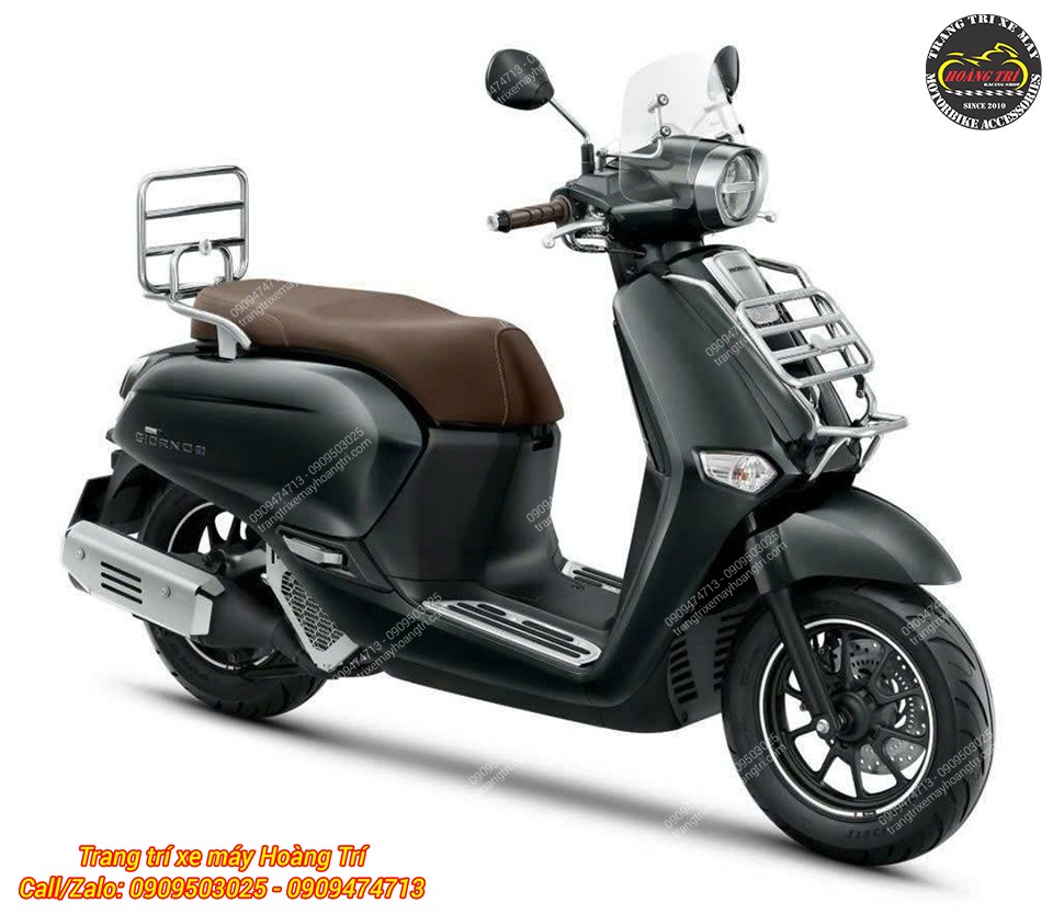 Chiếc Giono 125 được lắp baga trước và baga sau H2C chính hãng với chất liệu inox bóng bẩy