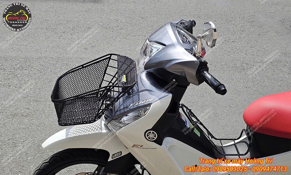 Chiếc rổ trước của Jupiter Finn được thiết kế ôm gọn phần mặt nạ cùng pát cố định chắc chắn